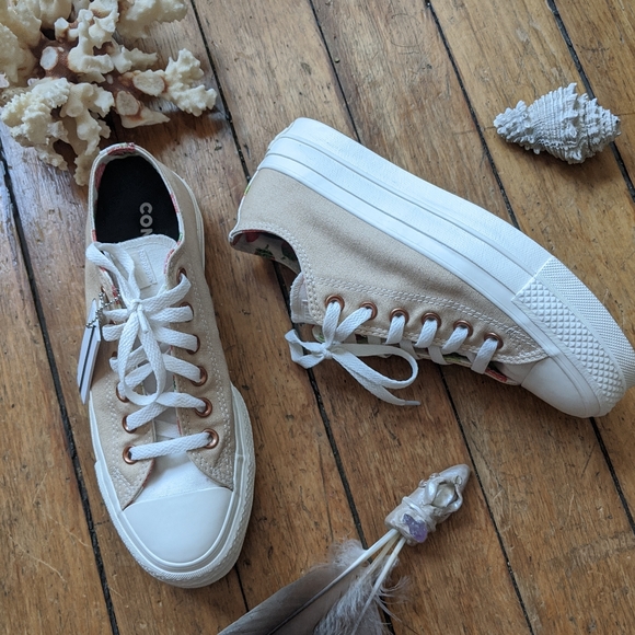 Converse - Picture 3 of 8